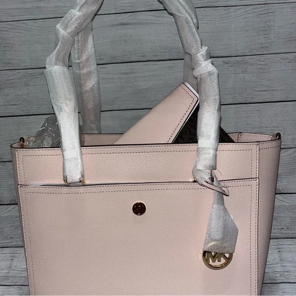 Michael Kors 3 Piece Set - Picture 7 of 9